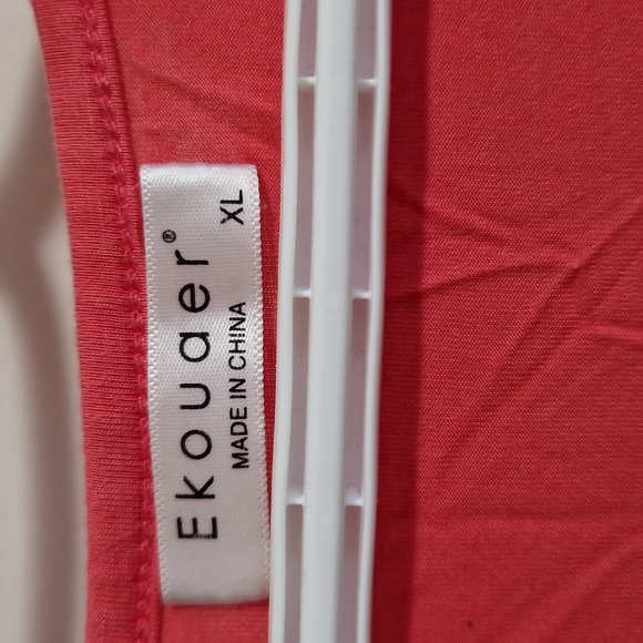 Pink buttoned night gown - Picture 2 of 4